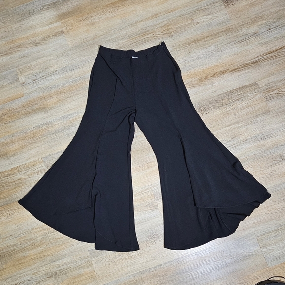 Venus High Rise, Back Zip, Black Flare Flowy Pants Size Large - Picture 1 of 11